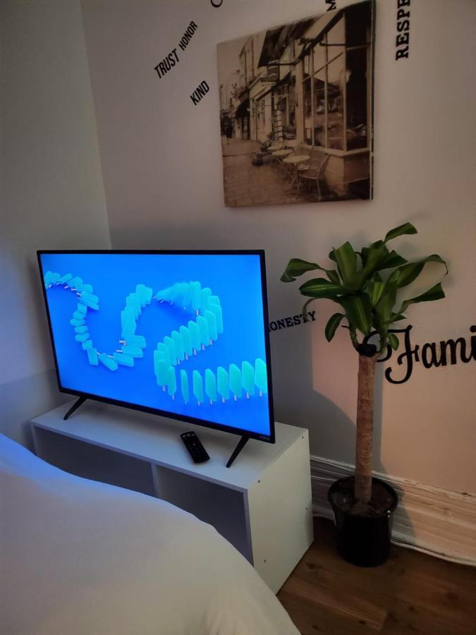 Booking-Eddy- Single Room With Self Check-In Hull Esterno foto