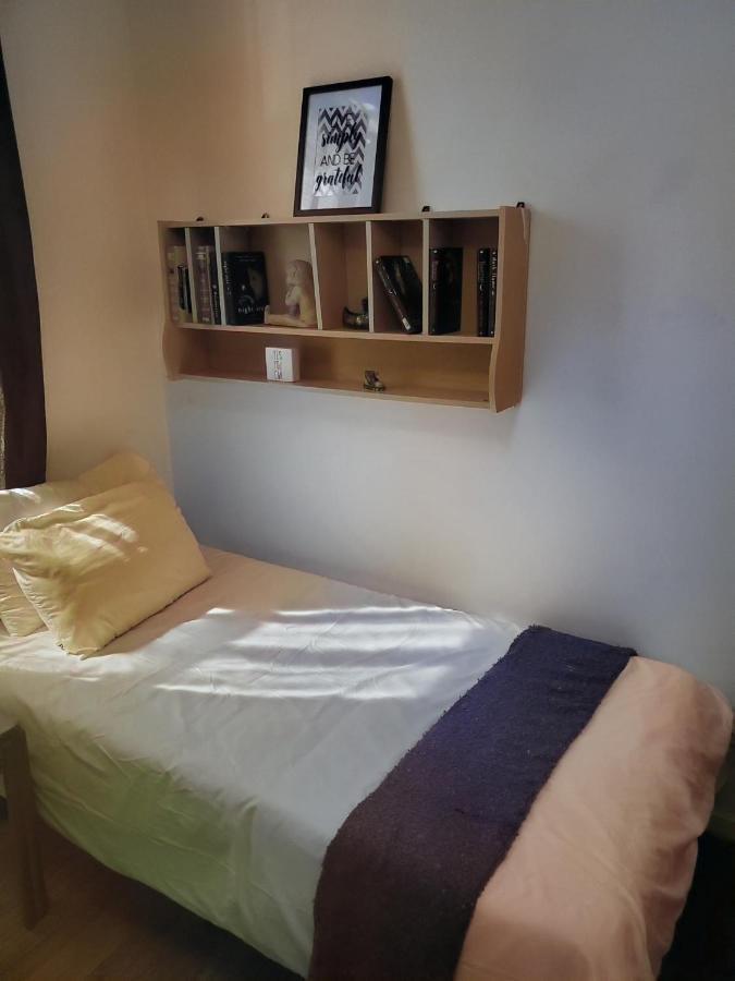 Booking-Eddy- Single Room With Self Check-In Hull Esterno foto