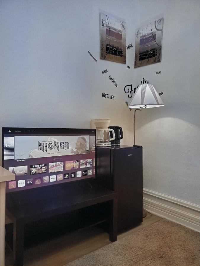 Booking-Eddy- Single Room With Self Check-In Hull Esterno foto