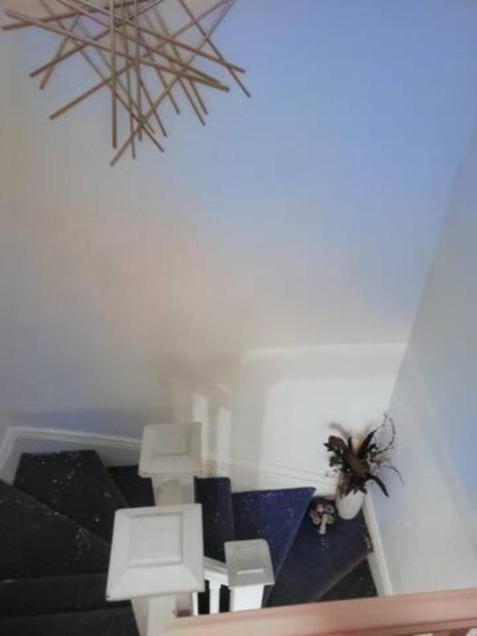 Booking-Eddy- Single Room With Self Check-In Hull Esterno foto
